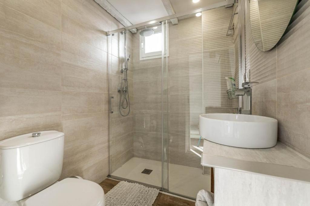 דירות גרנדה Laurel Lounge & Terrace מראה חיצוני תמונה